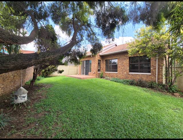 3 BEDROOM TOWNHOUSE FOR SALE IN VANDERBIJLPARK SE 3